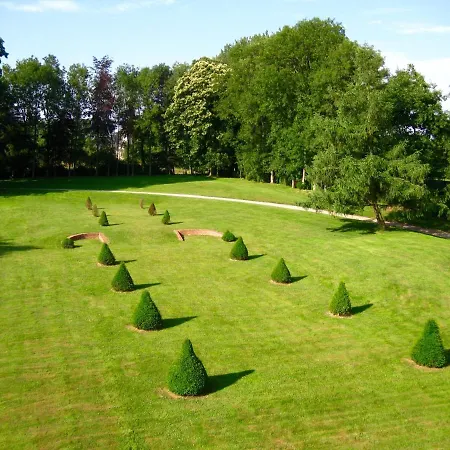 Chateau De Bed & Breakfast Cleuville