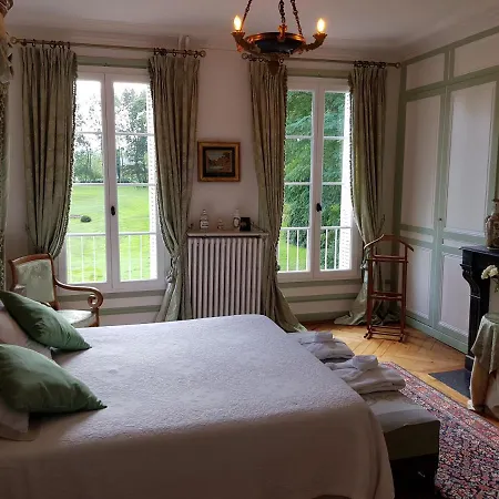 Chateau De Bed & Breakfast Cleuville