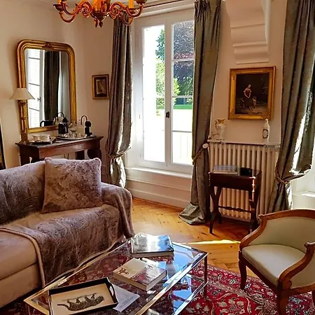 Alojamento de Acomodação e Pequeno-almoço Château De 4*