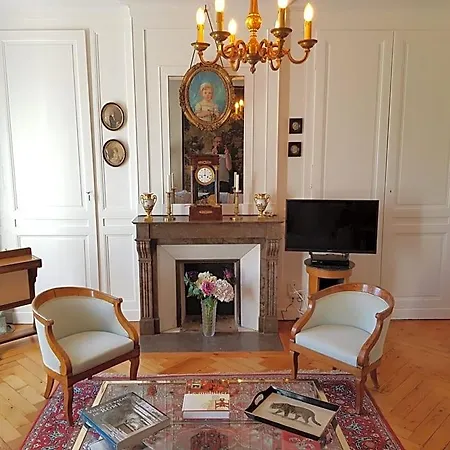 Château De Alojamento de Acomodação e Pequeno-almoço Cleuville